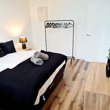 Burkhardt Hall- Parking Included- Sleeps 4 Apartment Swindon Ngoại thất bức ảnh