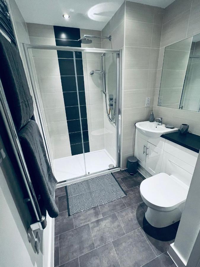 Burkhardt Hall- Parking Included- Sleeps 4 Apartment Swindon Ngoại thất bức ảnh