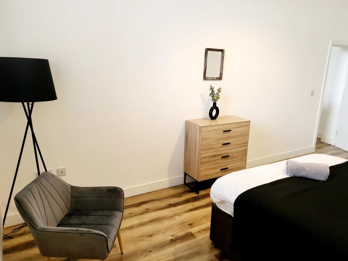 Burkhardt Hall- Parking Included- Sleeps 4 Apartment Swindon Ngoại thất bức ảnh