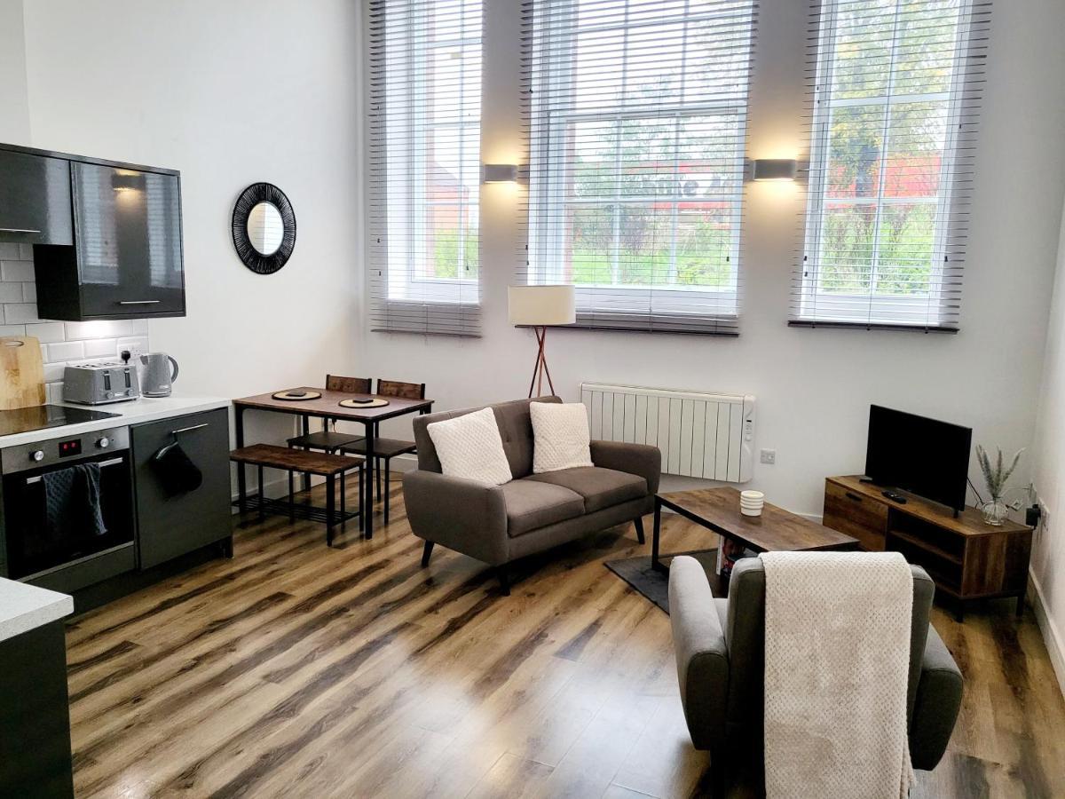 Burkhardt Hall- Parking Included- Sleeps 4 Apartment Swindon Ngoại thất bức ảnh